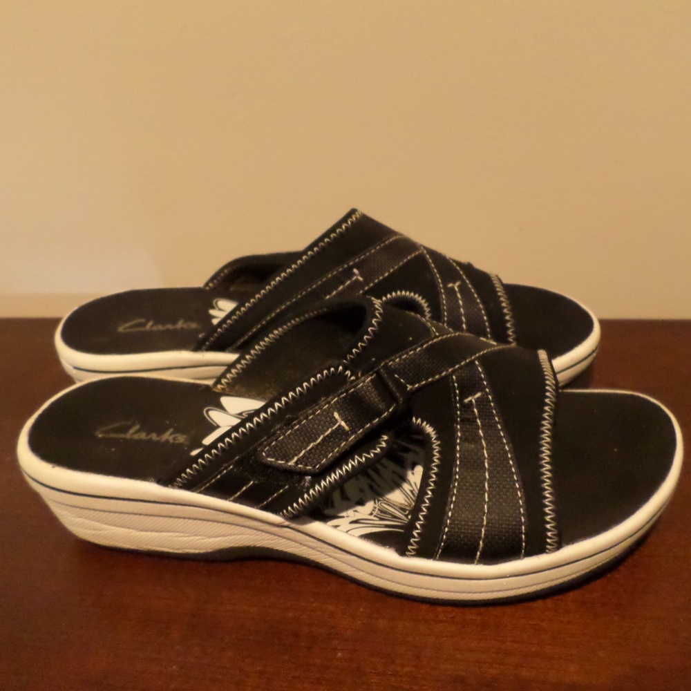 Women's Clarks Sandals, Size 10M, Black & White